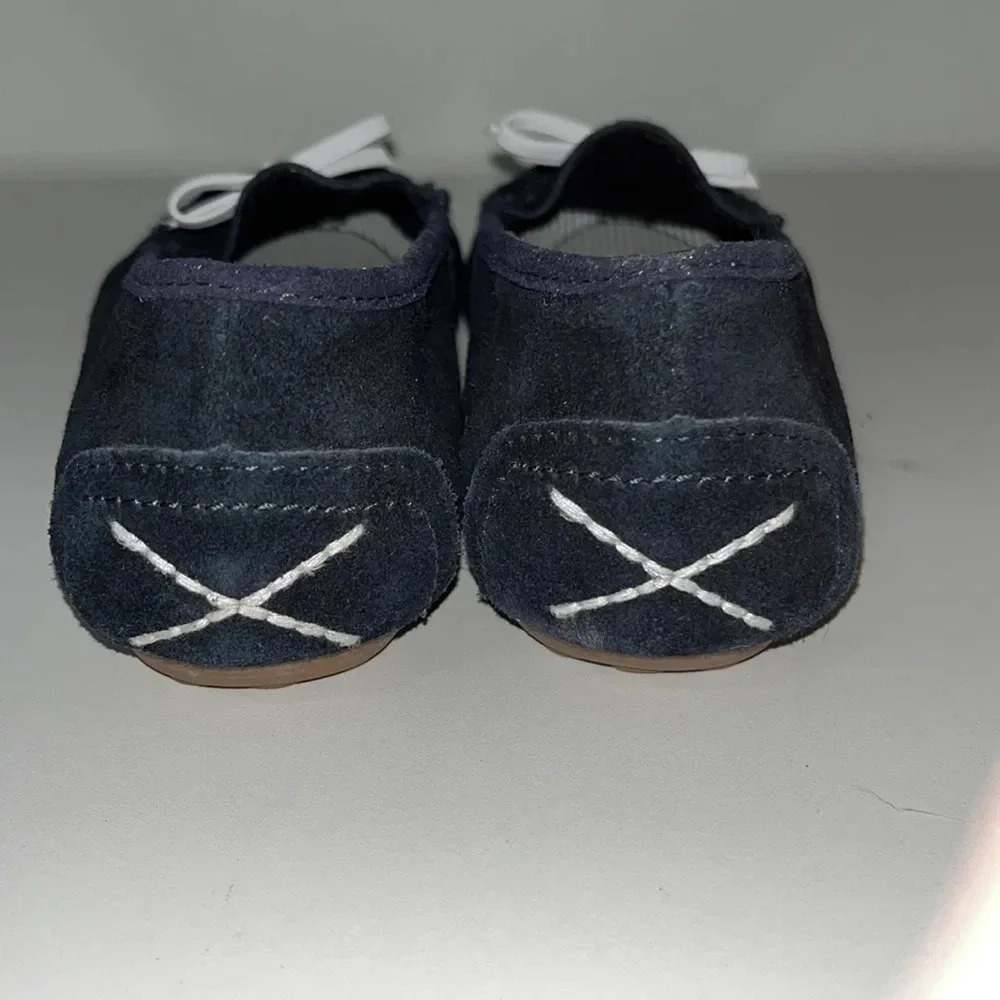 LANDS End Women’s Sz 6.5 Navy Blue loafer. Like new!! - Picture 4 of 6